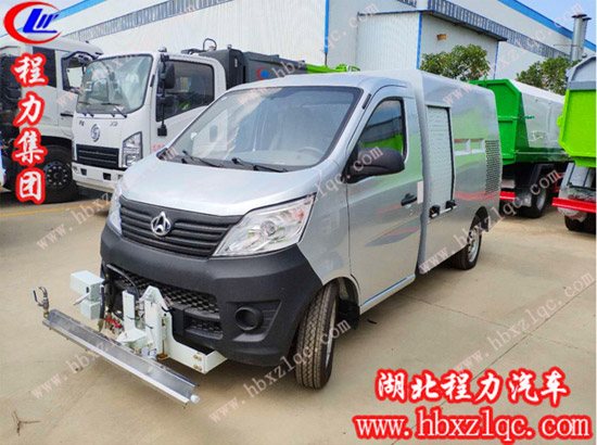 湖北程力專(zhuān)用汽車(chē)有限公司長(zhǎng)安路面養(yǎng)護(hù)車(chē)做城市環(huán)境好幫手！